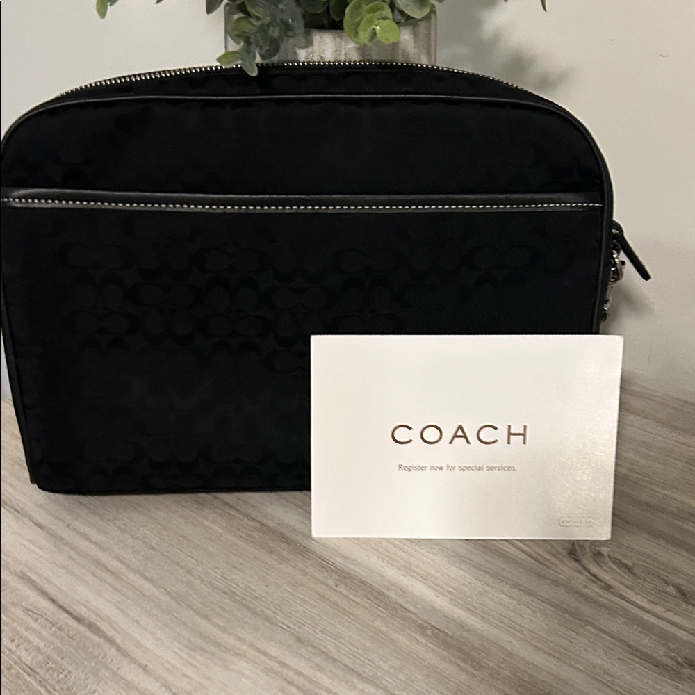 Coach Black Signature Canvas Toiletry Wristlet NWOT - Picture 4 of 11